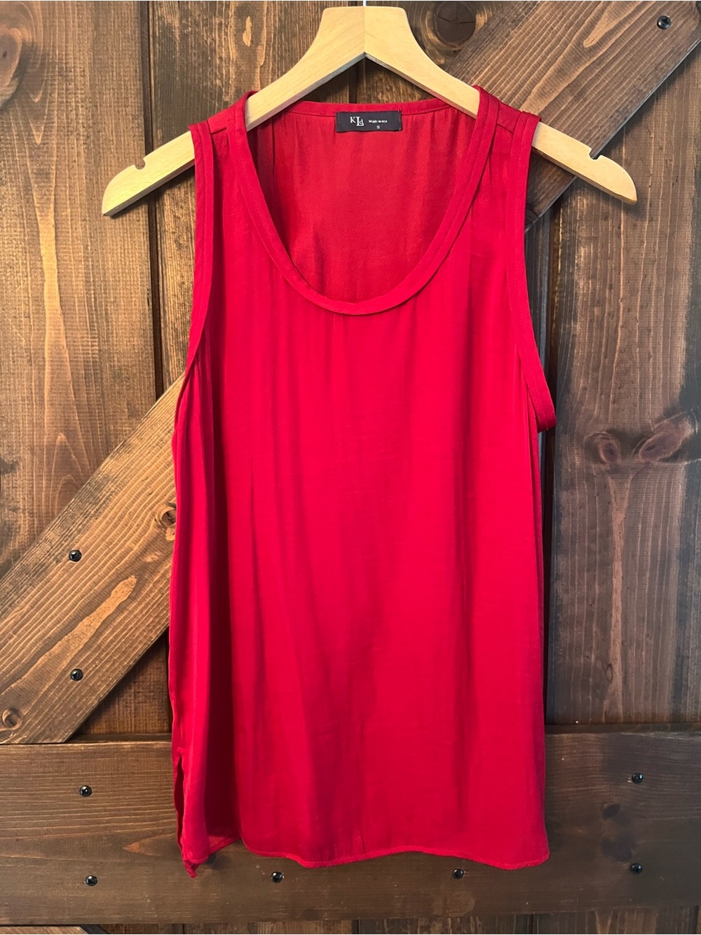 Women’s Red Sleeveless Scoop Neck Tank Top- like new - Small- lightweight